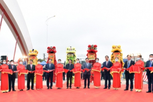 Phó Thủ tướng Lê Văn Thành cắt băng thông xe cây cầu "cánh sóng vươn xa" của Hải Phòng