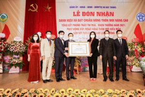 Xã Bát Tràng đón nhận danh hiệu xã đạt chuẩn nông thôn mới nâng cao