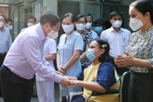 Thủ tướng Phạm Minh Chính: Chăm sóc các cháu tàn tật mồ côi tốt nhất có thể với tấm lòng của người mẹ, người cha