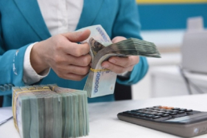 Ngân hàng đồng loạt tăng mạnh lãi suất, cao nhất tới 7,4%/năm