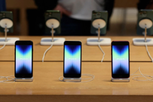 Apple mua lô nhôm không carbon đầu tiên cho iPhone SE