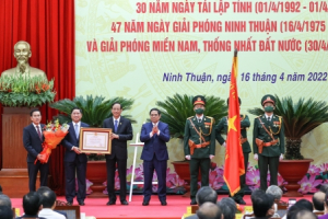 Thủ tướng dự lễ kỷ niệm 30 năm tái lập tỉnh, thăm và làm việc tại tỉnh Ninh Thuận