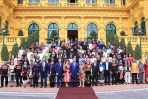 Chủ tịch nước gặp mặt già làng, Trưởng bản, nghệ nhân người dân tộc thiểu số tiêu biểu