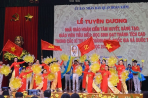 Nhà giáo quận Hoàn Kiếm - ngọn lửa tâm huyết đưa các em bay cao, vươn xa