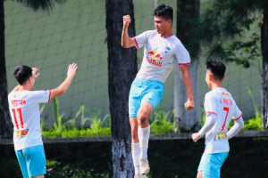 Trung vệ cao 1m91 viết tiếp ước mơ ở đội tuyển U16 Việt Nam