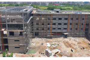 Long Biên, Hà Nội: Dân khổ vì công trình xây dựng "quên" che chắn? 
