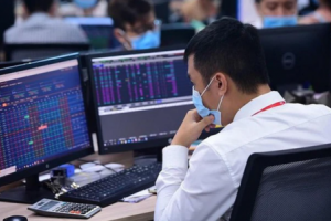 Chứng khoán cuối tuần 26/8: Bất động sản nổi sóng, VN-Index tiệm cận mốc 1.300 điểm