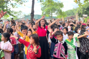 Cùng em vui đến trường - trao tặng yêu thương tới các em học sinh có hoàn cảnh khó khăn tại Yên Bái