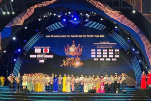 Thí sinh Lê Khánh Linh xuất sắc đạt danh hiệu Người đẹp thứ nhất xứ Tuyên năm 2022