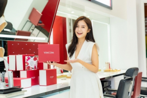 Vincom - điểm hẹn vạn quà tặng - trao ngàn lời yêu thương