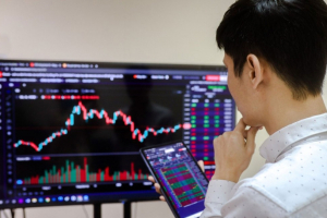 Lãnh đạo doanh nghiệp ồ ạt mua vào cổ phiếu khi giá giảm hơn 50%