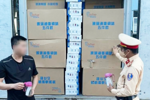 Phát hiện xe tải chở hàng không có nguồn gốc xuất xứ tại khu vực cửa ga Văn Điển