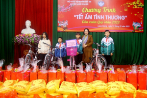 Lắng đọng chương trình "Tết ấm tình thương" 2023