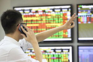Thị trường chứng khoán giảm, nhà đầu tư nên làm gì?