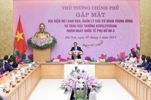 Thủ tướng Chính phủ gặp mặt đại diện nữ lãnh đạo, quản lý các cơ quan Trung ương và trao giải thưởng Kovalevskaia năm 2022