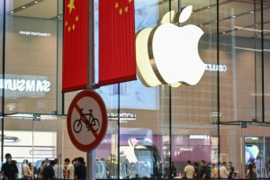  Trung Quốc muốn mở rộng lệnh cấm dùng iPhone, cổ phiếu Apple giảm mạnh