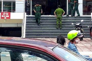 Nam thanh niên xông vào ngân hàng cướp tiền