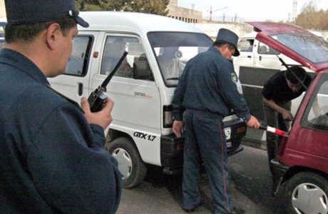 Cảnh sát giao thông Uzbekistan bị cấm rình bắt xe