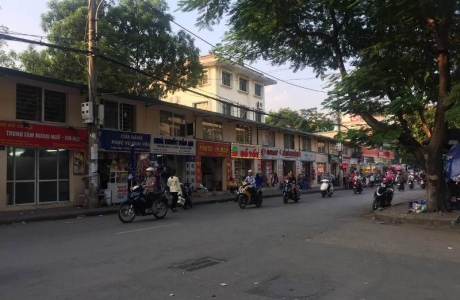 Cầu Giấy (Hà Nội): Tràn lan ki-ốt kinh doanh ngay trên đất Đại học Thủ Đô