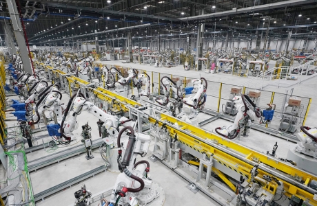 Khám phá 'thế giới Robot' tại nhà máy ô tô VinFast