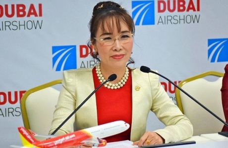 Thu tiền lẻ trên máy bay, Vietjet Air lãi gần nghìn tỷ nhờ mỳ tôm và gấu bông