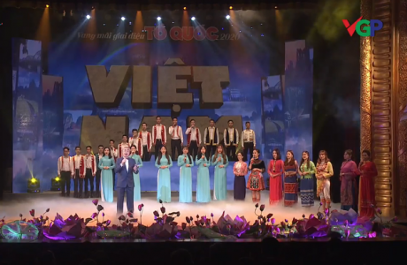 Vang mãi lời ca dâng tặng Đất nước, dâng tặng Đảng, Bác Hồ