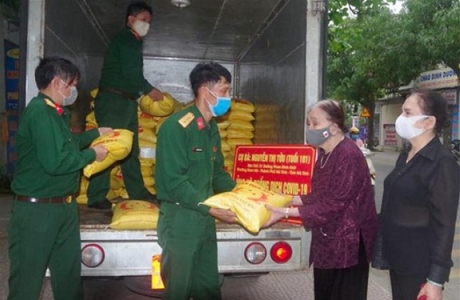 Tình người giữa đại dịch