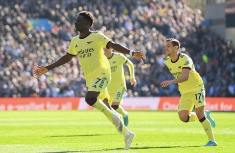 Arsenal từng bước chạm tay vào vé dự Champions League