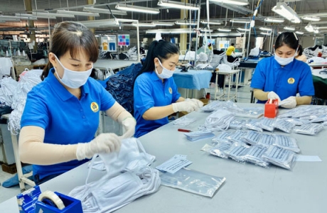 Tăng cường hỗ trợ người lao động, người sử dụng lao động, phát triển thị trường, đảm bảo an sinh xã hội 