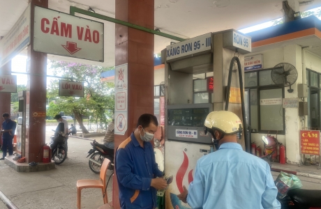 Theo kỳ điều chỉnh, chiều nay giá xăng tăng vượt 30.000 đồng/lít, còn giá dầu giảm