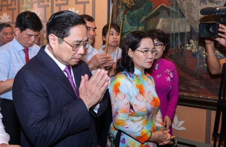 Thủ tướng dâng hương tưởng nhớ Chủ tịch Hồ Chí Minh, kỷ niệm 111 năm ngày Người ra đi tìm đường cứu nước