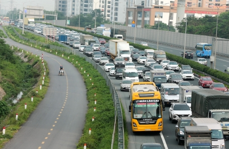 Bộ GTVT đề xuất giảm mức thu phí sử dụng đường bộ