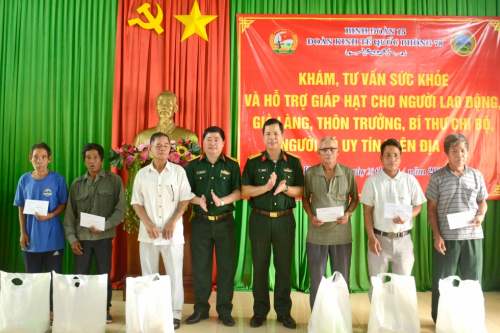 Binh đoàn 15 hỗ trợ người dân trong mùa “giáp hạt” tại tỉnh Kon Tum
