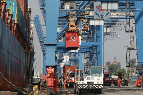 Việt Nam xuất siêu hơn 20 tỷ USD sau 8 tháng