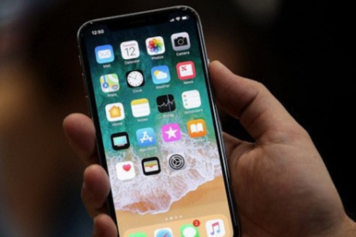 iPhone X chính hãng tại Việt Nam có giá ngang một chiếc xe tay ga, cho đặt trước từ hôm nay, 2 tháng nữa có hàng