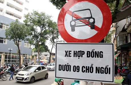 Đề nghị cấm Uber, Grab hoạt động trên 11 tuyến phố tại Hà Nội