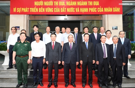Thủ tướng Nguyễn Xuân Phúc làm việc với Bộ Thông tin và Truyền thông