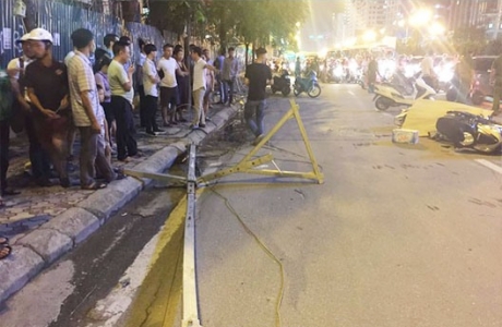 Hà Nội: Ai phải chịu trách nhiệm trước cái chết của người phụ nữ bị thanh sắt rơi từ công trình?