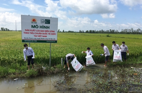 Đồng hành cùng nông dân bảo vệ môi trường