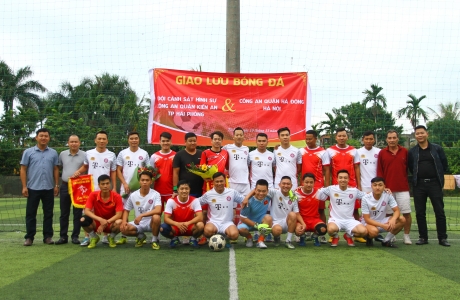 Giao lưu bóng đá giữa đội bóng Đội CSHS quận Kiến An (Hải Phòng) và đội bóng Thanh niên Công an quận Hà Đông: Tinh thần thể thao đoàn kết, hết mình