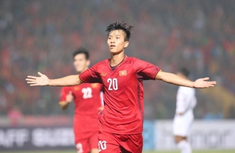 Việt Nam vào bán kết AFF Cup với ngôi đầu