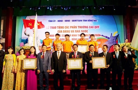 Ông Trần Bá Dương và THACO nhận Huân chương Lao động hạng Nhất