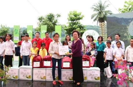 Doanh nghiệp vừa phải làm kinh doanh, vừa nên làm từ thiện?