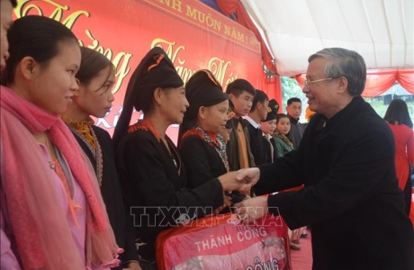 Lãnh đạo Đảng, Nhà nước thăm, tặng quà Tết tại các địa phương