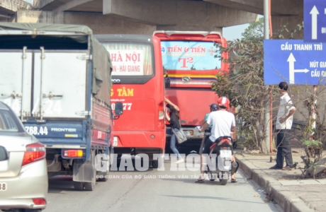 Nhan nhản vi phạm trên cao tốc Pháp Vân-Cầu Giẽ: Tiềm ẩn nguy cơ TNGT