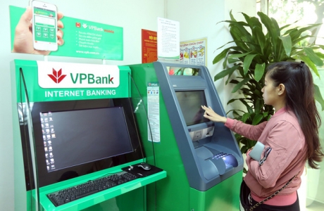 Sôi động cuộc đua phát hành thẻ tín dụng