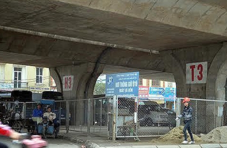 Bộ Giao thông ‘bác’ đề xuất trông xe gầm cầu của Hà Nội