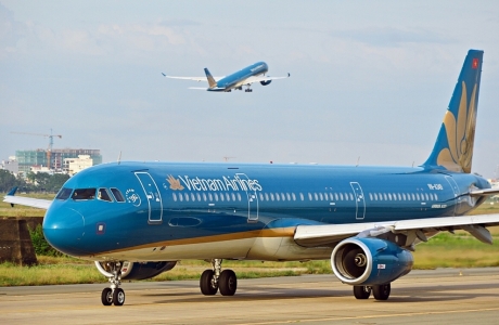 Vietnam Airlines lên tiếng chuyến bay phải lùi 30 phút do ảnh hưởng mưa dông
