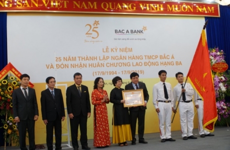 BAC A BANK KỶ NIỆM 25 NĂM THÀNH LẬP VÀ ĐÓN NHẬN HUÂN CHƯƠNG LAO ĐỘNG HẠNG BA