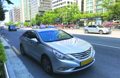 Bộ Giao thông Vận tải lại muốn taxi công nghệ phải có mào